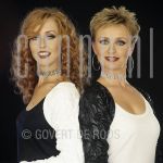 15-09-2001 Plien & Bianca, Plien van Bennekom and Bianca Krijgsman at studio in Amsterdam.

[keywords]Posed, Half Length, Eyecontact, Smiling[/keywords]